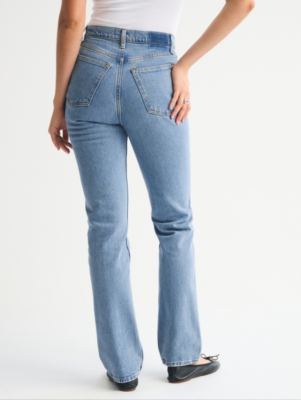 27/4 Abercrombie & Fitch The 90s Straight Ultra High Rise Jeans